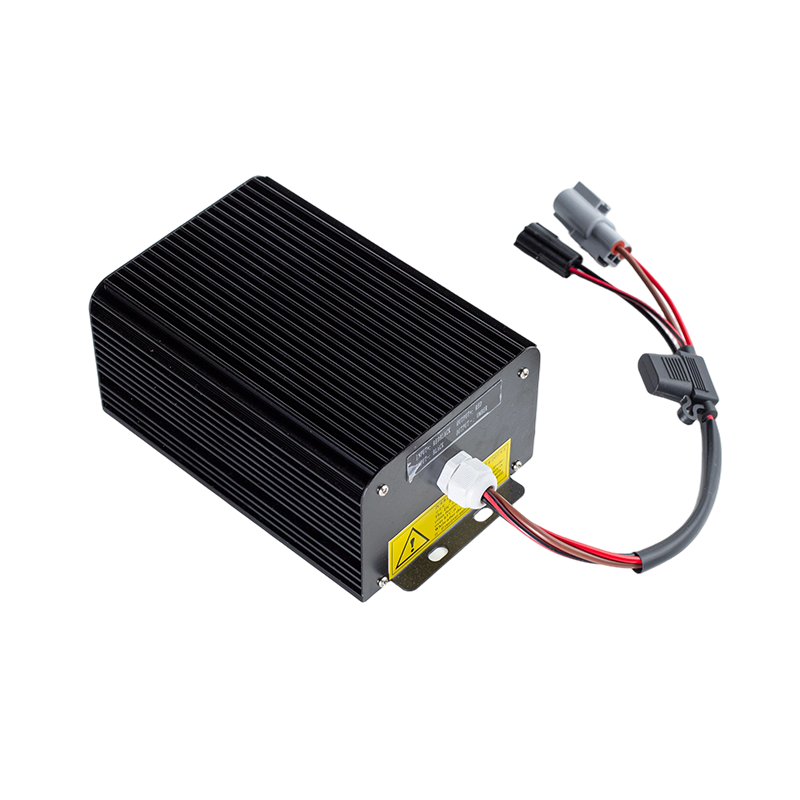 Hoog rendement Stabiele uitgang IP65 Stofdicht Oliebestendig DC80V Brede ingang Vorkheftruck DC-DC Spanningsverlagende module