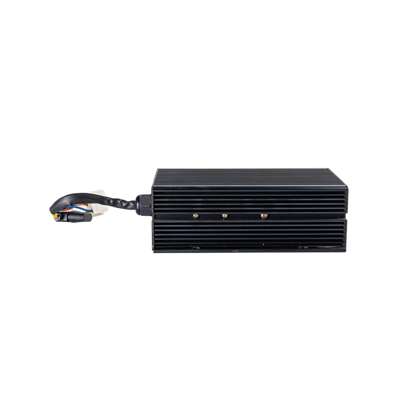 Hoog rendement Stabiele uitgang IP65 Stofdicht Oliebestendig DC48V Brede ingang Vorkheftruck DC-DC Spanningsverlagende module