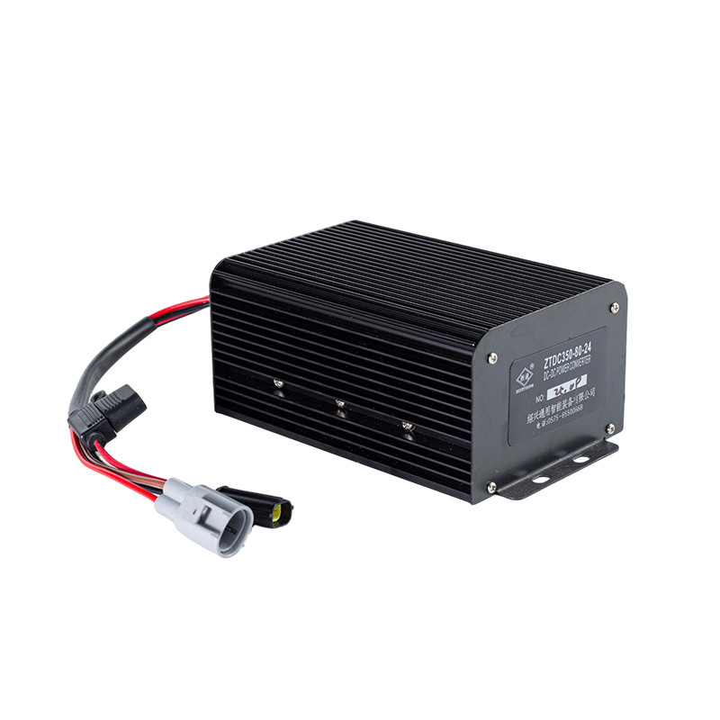 Hoog rendement Stabiele uitgang IP65 Stofdicht Oliebestendig DC80V Brede ingang Vorkheftruck DC-DC Spanningsverlagende module