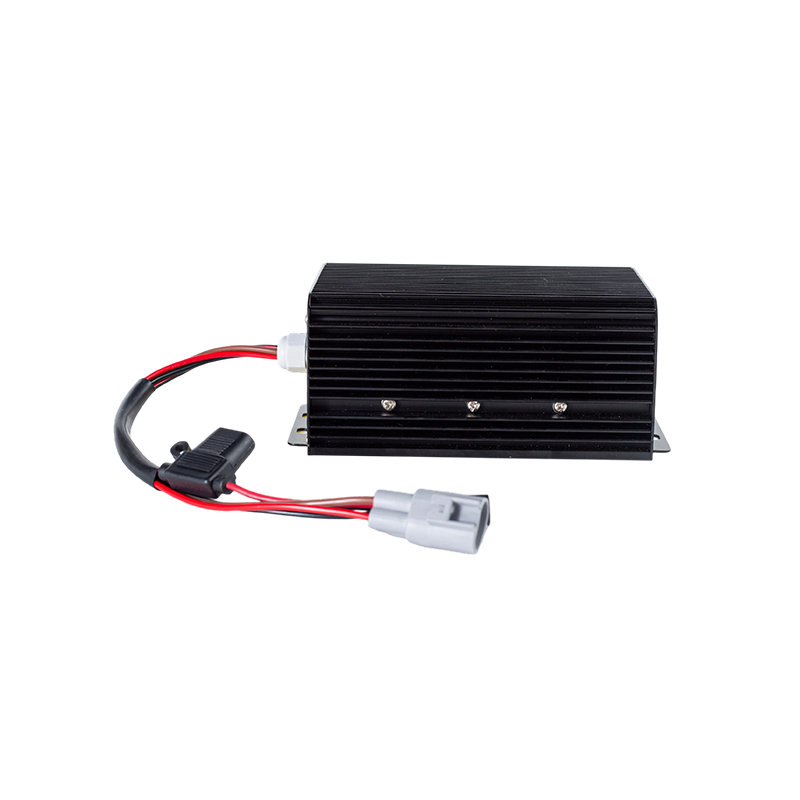 Hoog rendement Stabiele uitgang IP65 Stofdicht Oliebestendig DC80V Brede ingang Vorkheftruck DC-DC Spanningsverlagende module