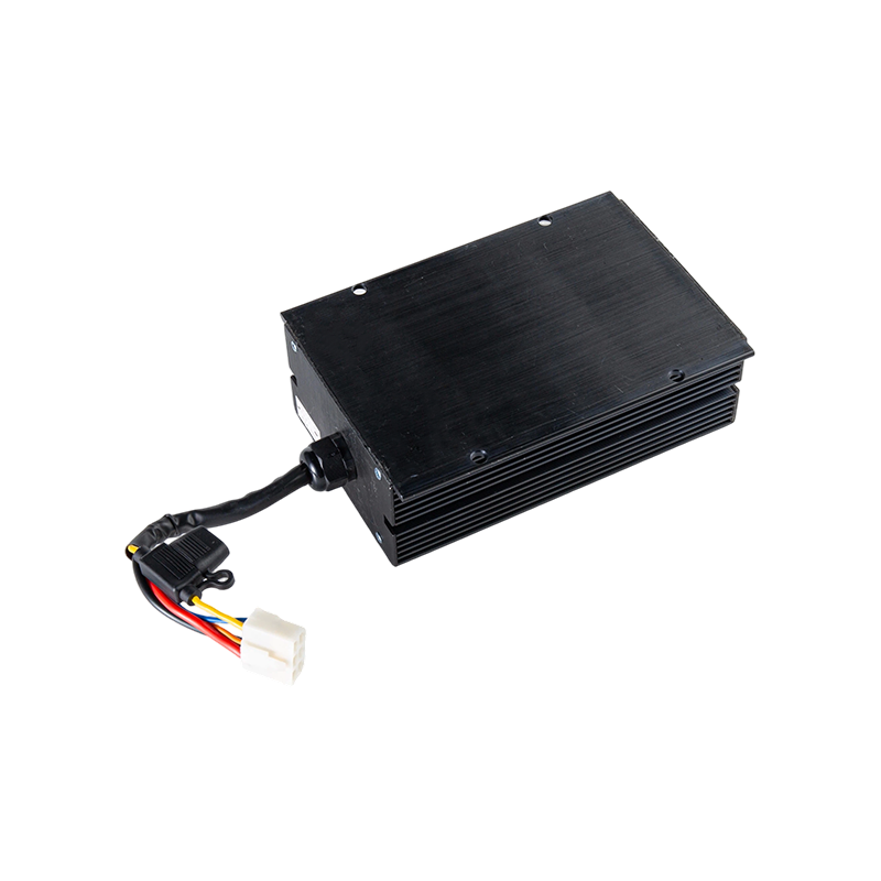 Hoog rendement Stabiele uitgang IP65 Stofdicht Oliebestendig DC48V Brede ingang Vorkheftruck DC-DC Spanningsverlagende module