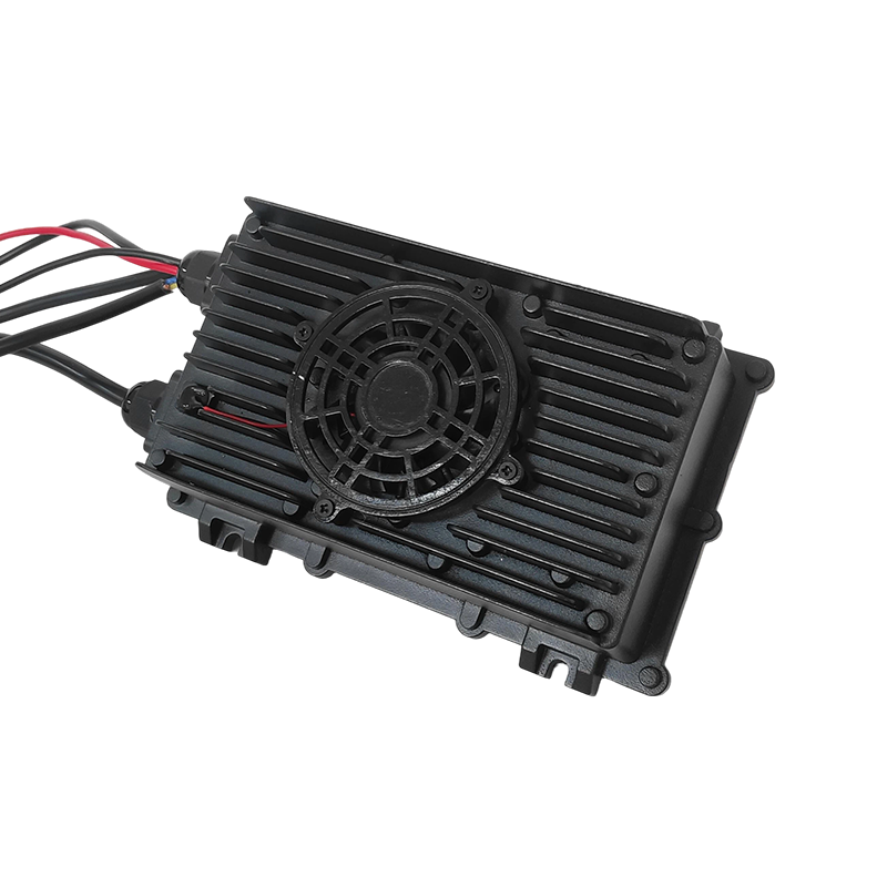 Ingebouwde batterijlader van 360 W voor heftrucks en industriële voertuigen