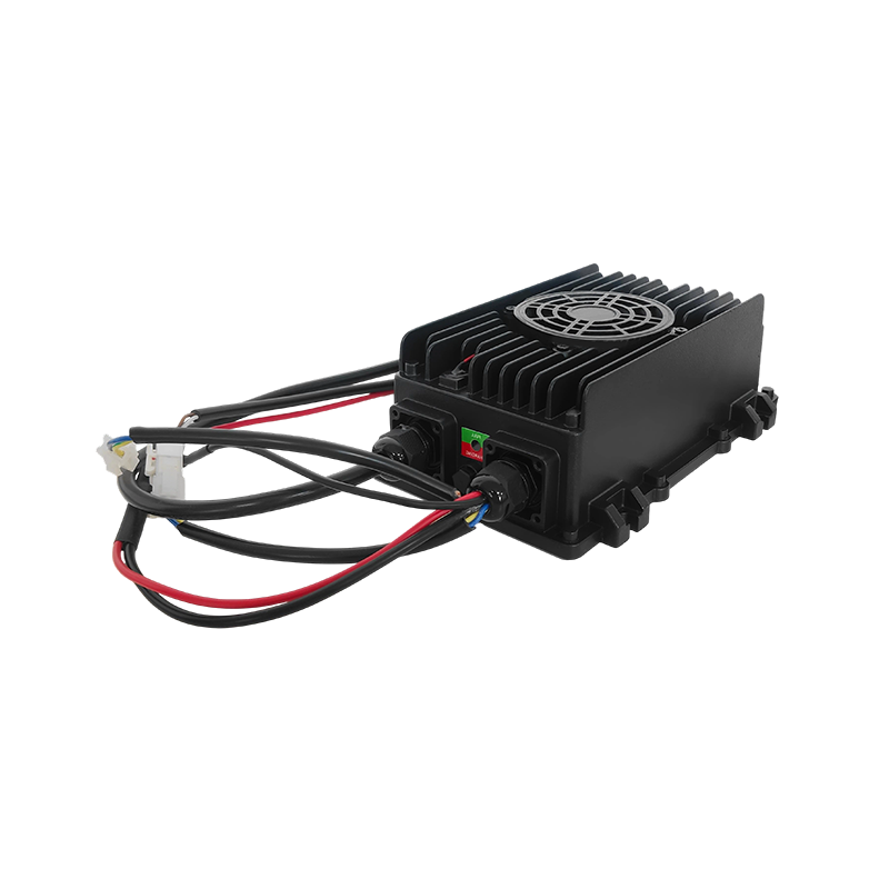 Ingebouwde batterijlader van 360 W voor heftrucks en industriële voertuigen